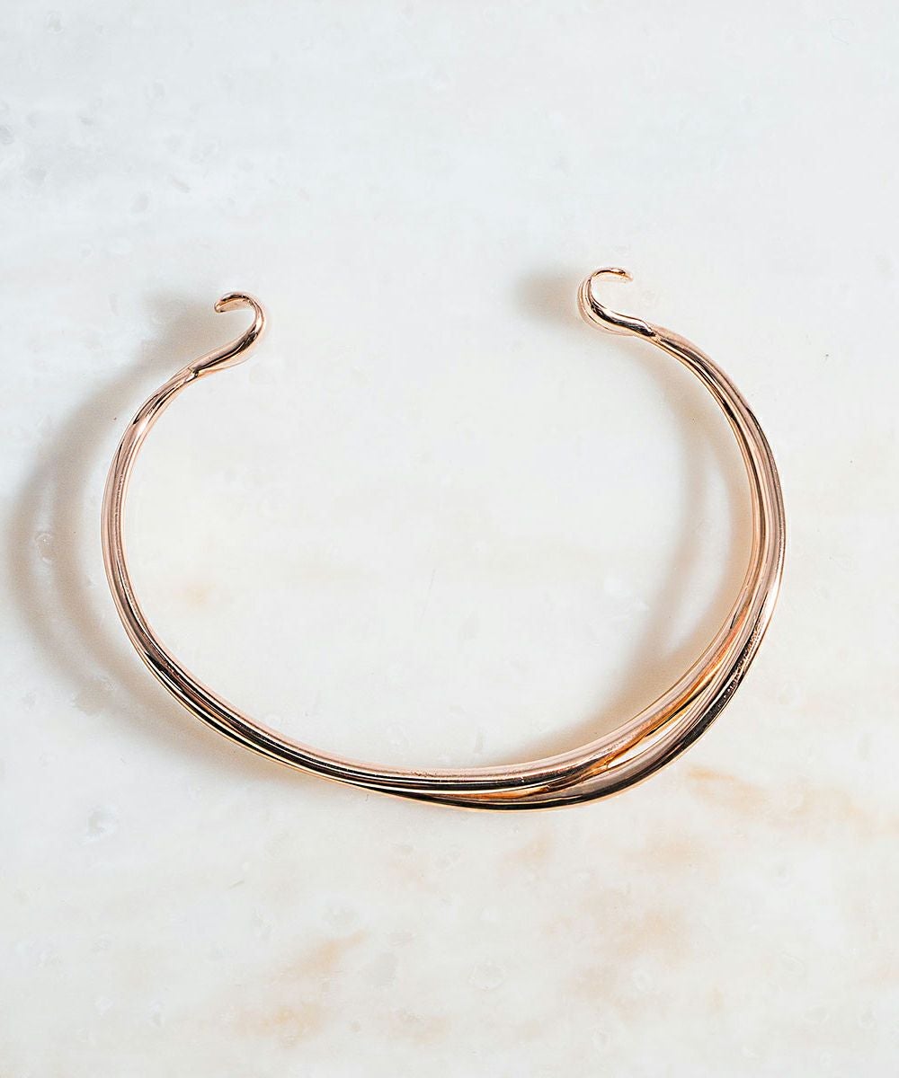 ☆デイジーズマム アームバングル 豪華ビジューモチーフ ゴールデンシャドウ MATOW マトウ SHIKI CROSS BANGLE / ROSEGOLD レディース 腕時計